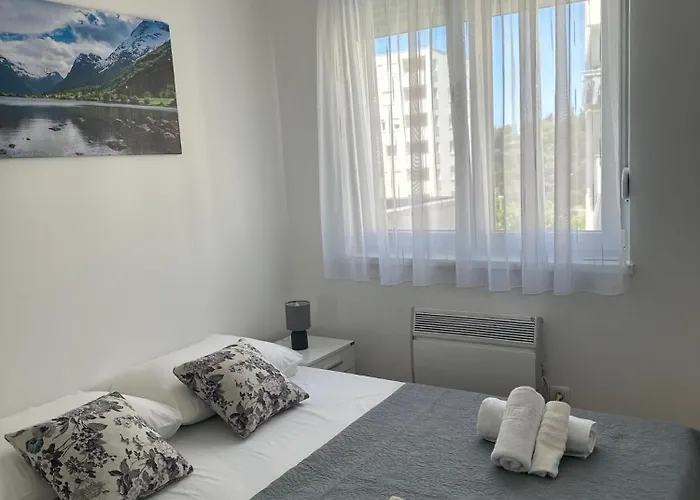 Sunlight - Free Parking & Balcony Zara