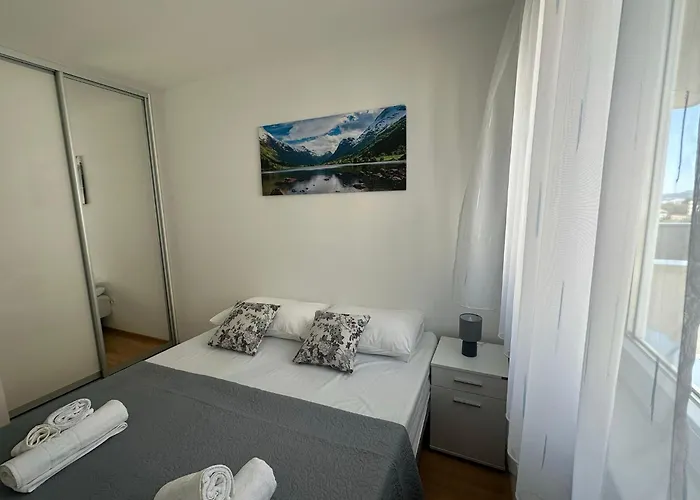 Appartamento Sunlight - Free Parking & Balcony Zara