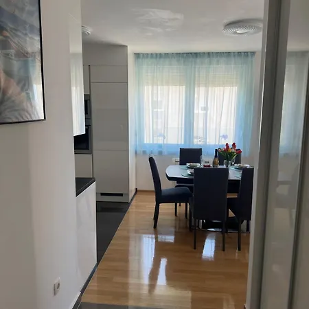 Apartment Sunlight - Free Parking & Balcony *