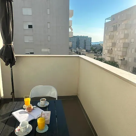 Sunlight - Free Parking & Balcony *